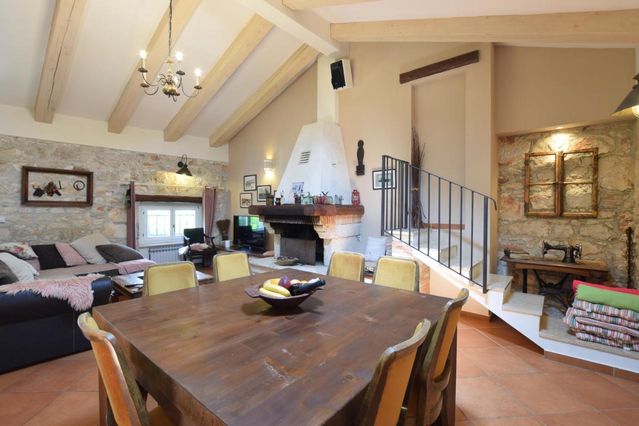 Prices Luxury Nini With Fireplace, Private Pool, Bikes, Barbecue And Much Poreč