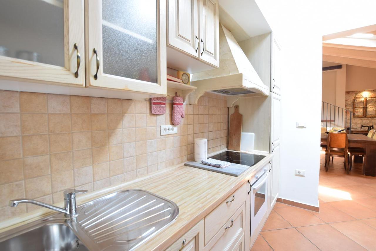 Prices Luxury Nini With Fireplace, Private Pool, Bikes, Barbecue And Much Poreč