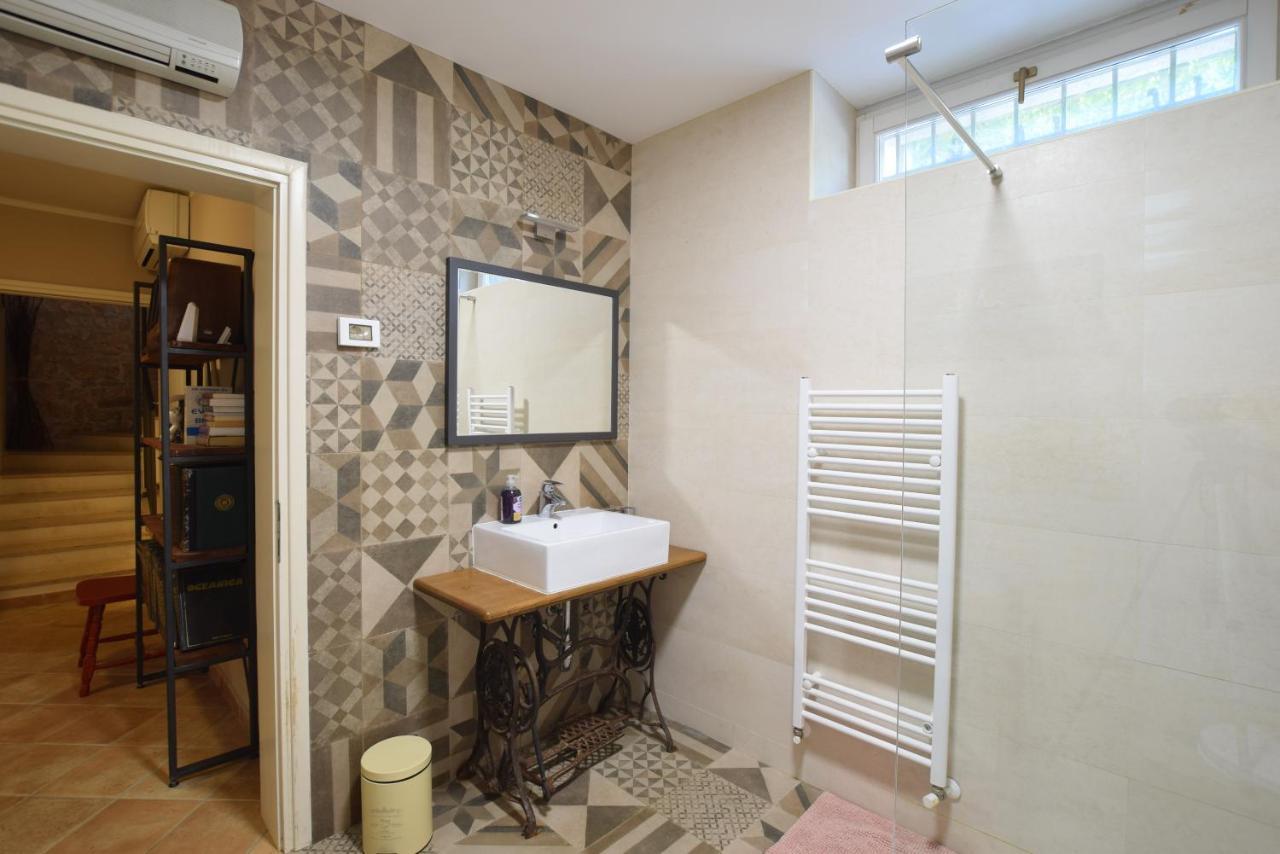 Villa Prices Luxury Nini With Fireplace, Private Pool, Bikes, Barbecue And Much